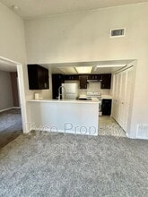 Building Photo - 772 Eastshore Terrace