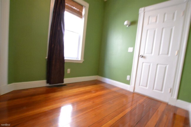 Foto del edificio - 2 br, 1 bath  - 51 Litchfield St