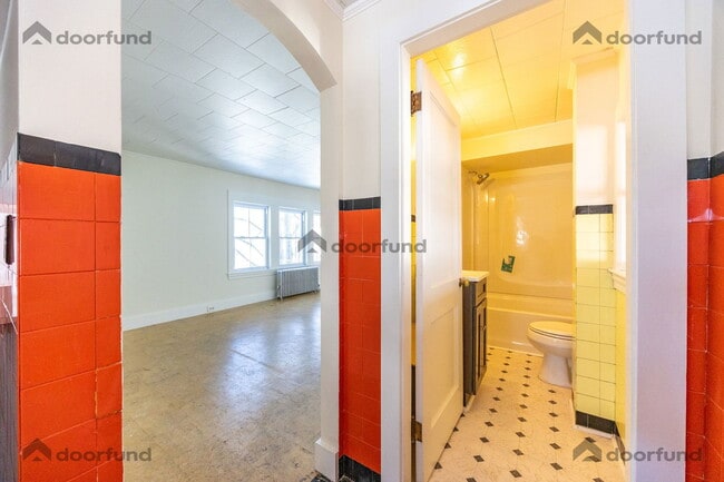 Building Photo - 12 Page St