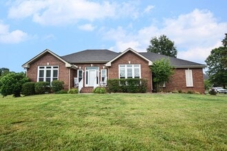Building Photo - 2562 Stonebriar Dr