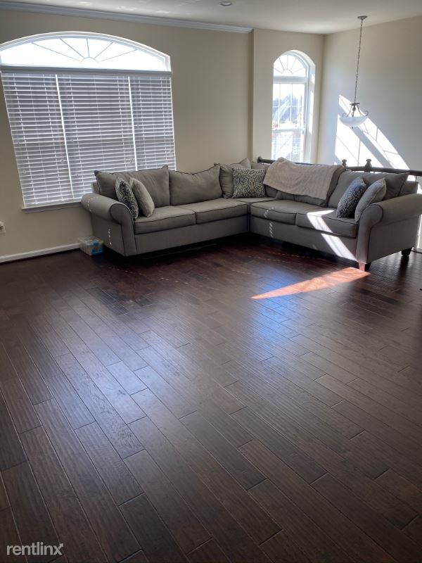 Building Photo - 3 br, 2 bath Townhome - 5431 Spotswood Pl