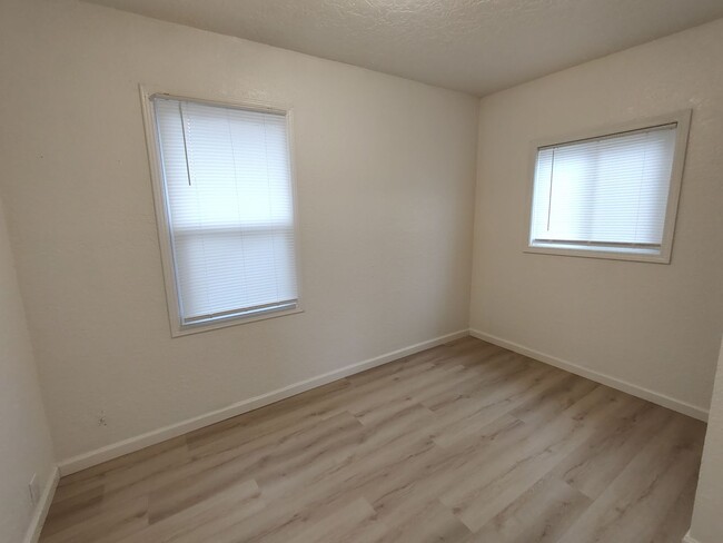 Building Photo - Newly Remodeled 2 Bedroom 1 Bath House