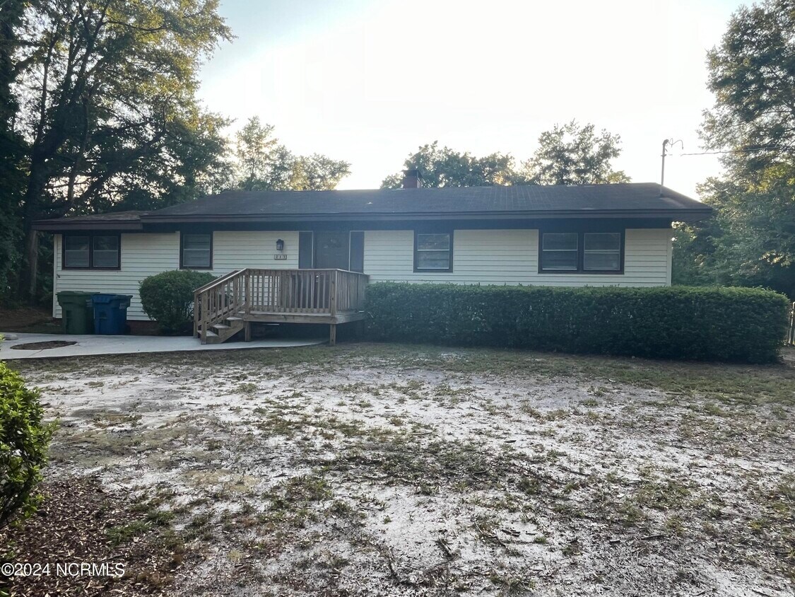 Primary Photo - 213 Oak Leaf Dr