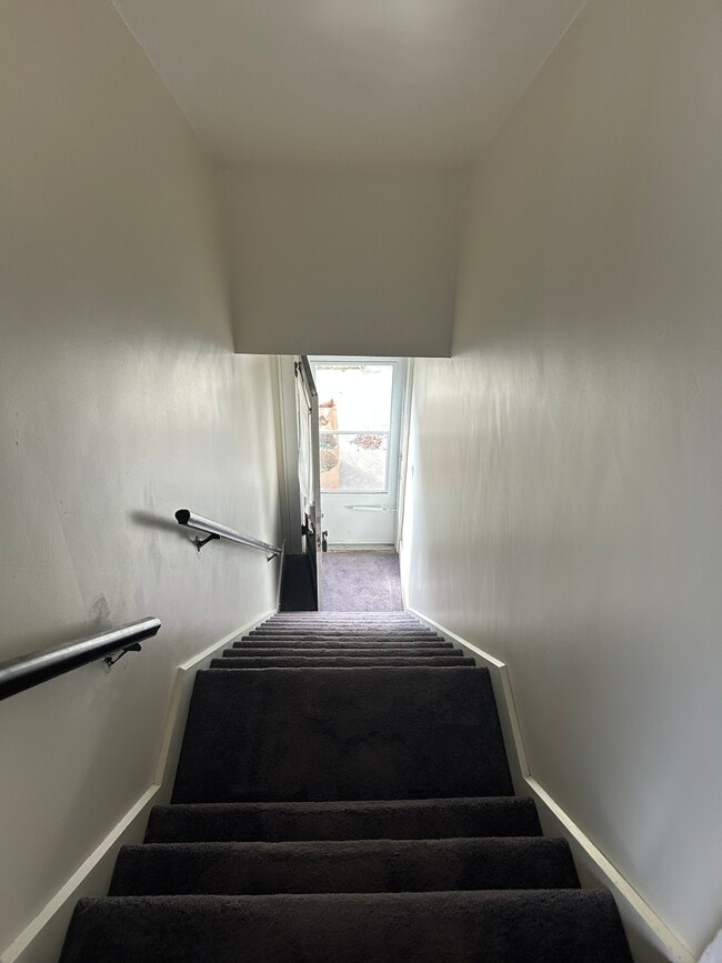 Entryway - 634 Jackson St