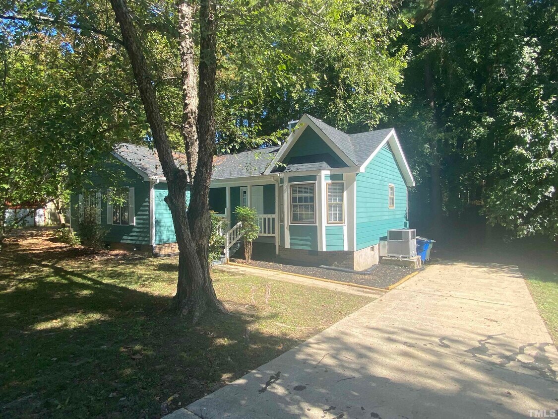 Primary Photo - 3808 Saratoga Dr