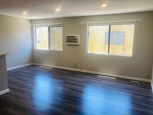 Foto del edificio - 829 N Bunker Hill Ave.
