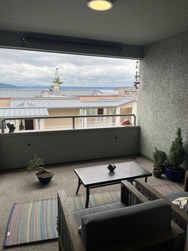 22217 6th Ave S, Des Moines, WA 98198 Condo for Rent in Des Moines