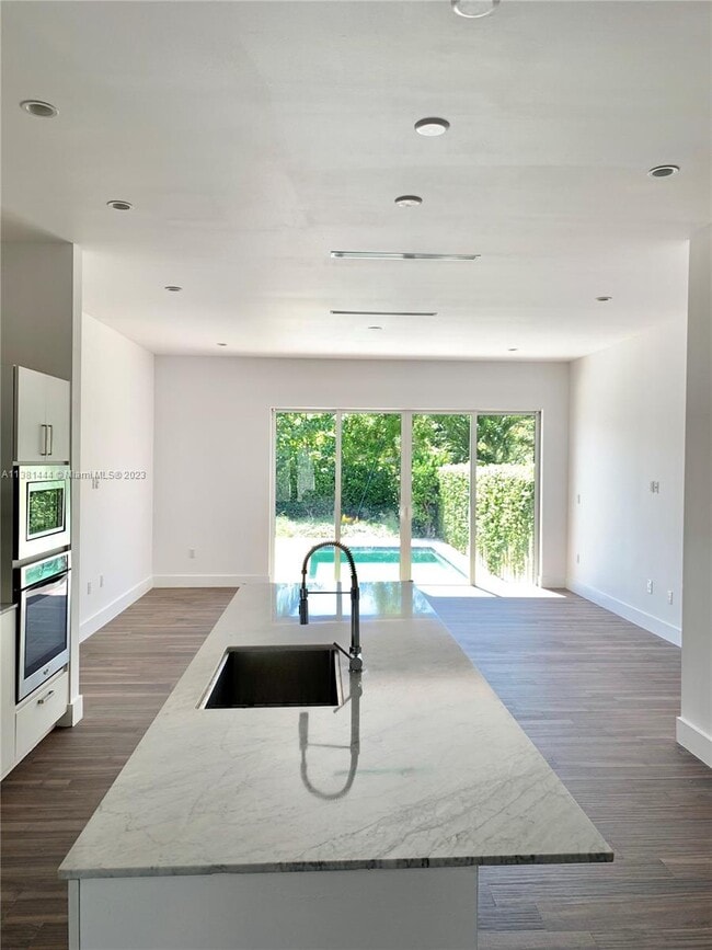 Foto del edificio - 2852 SW 32nd Ct