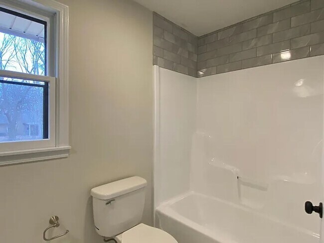Foto del edificio - Charming 3-Bedroom Home in a Great South S...