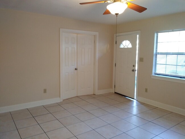 Building Photo - 1000 N Duval St