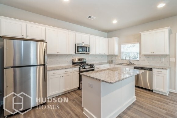 Foto del edificio - NEW CONSTRUCTION NOW AVAILABLE! - 211 Omeg...