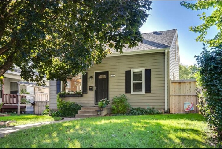 Primary Photo - 3732 2 1/2 Street NE