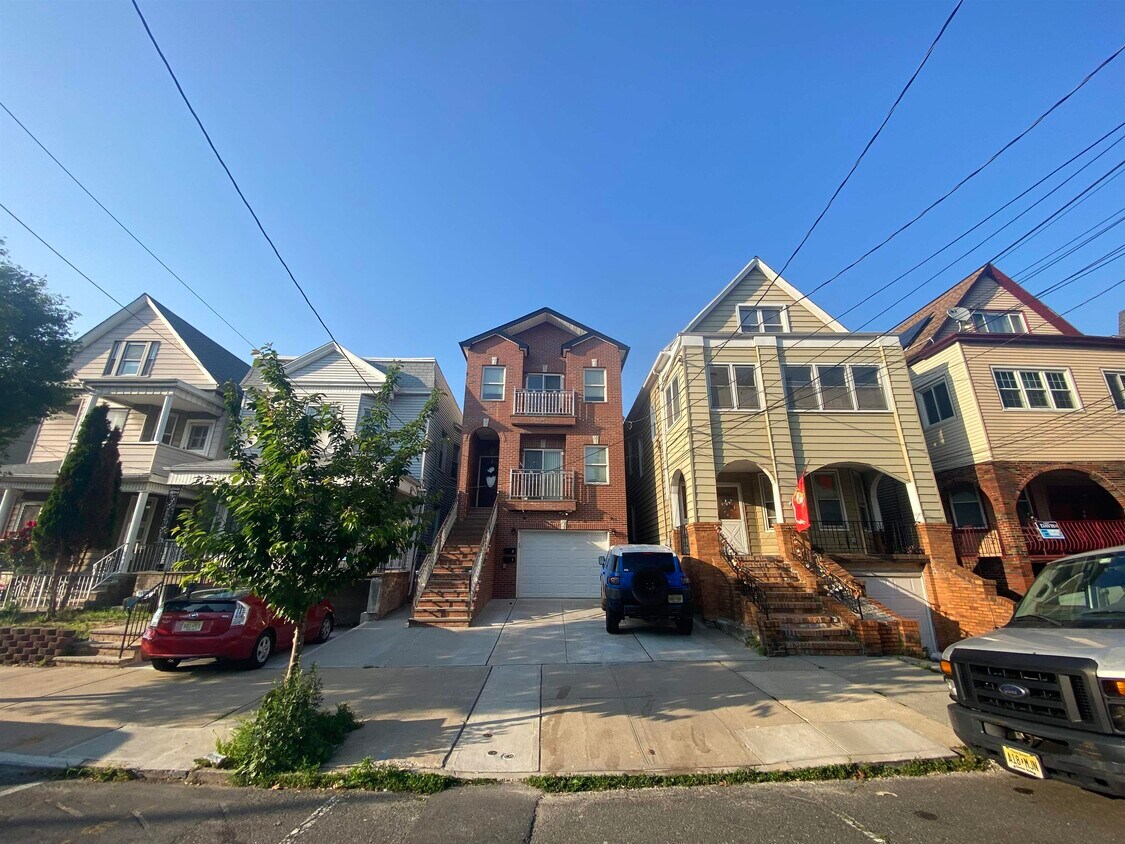 Foto principal - 99 W 46th St