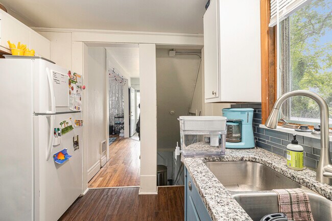 Foto del edificio - 827 Brookwood Pl