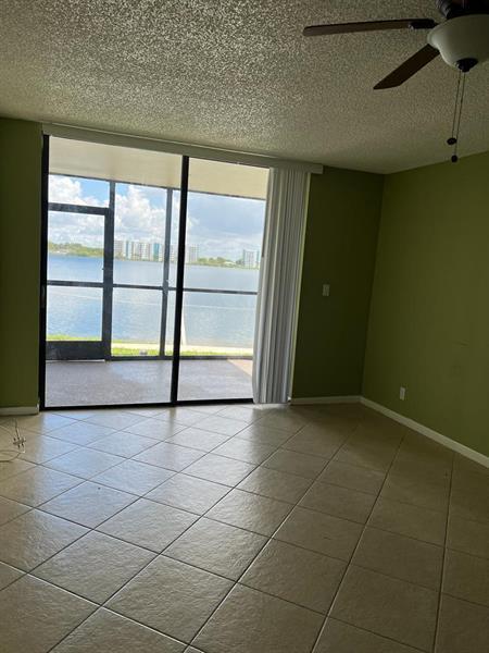 Building Photo - 117 Lake Emerald Dr