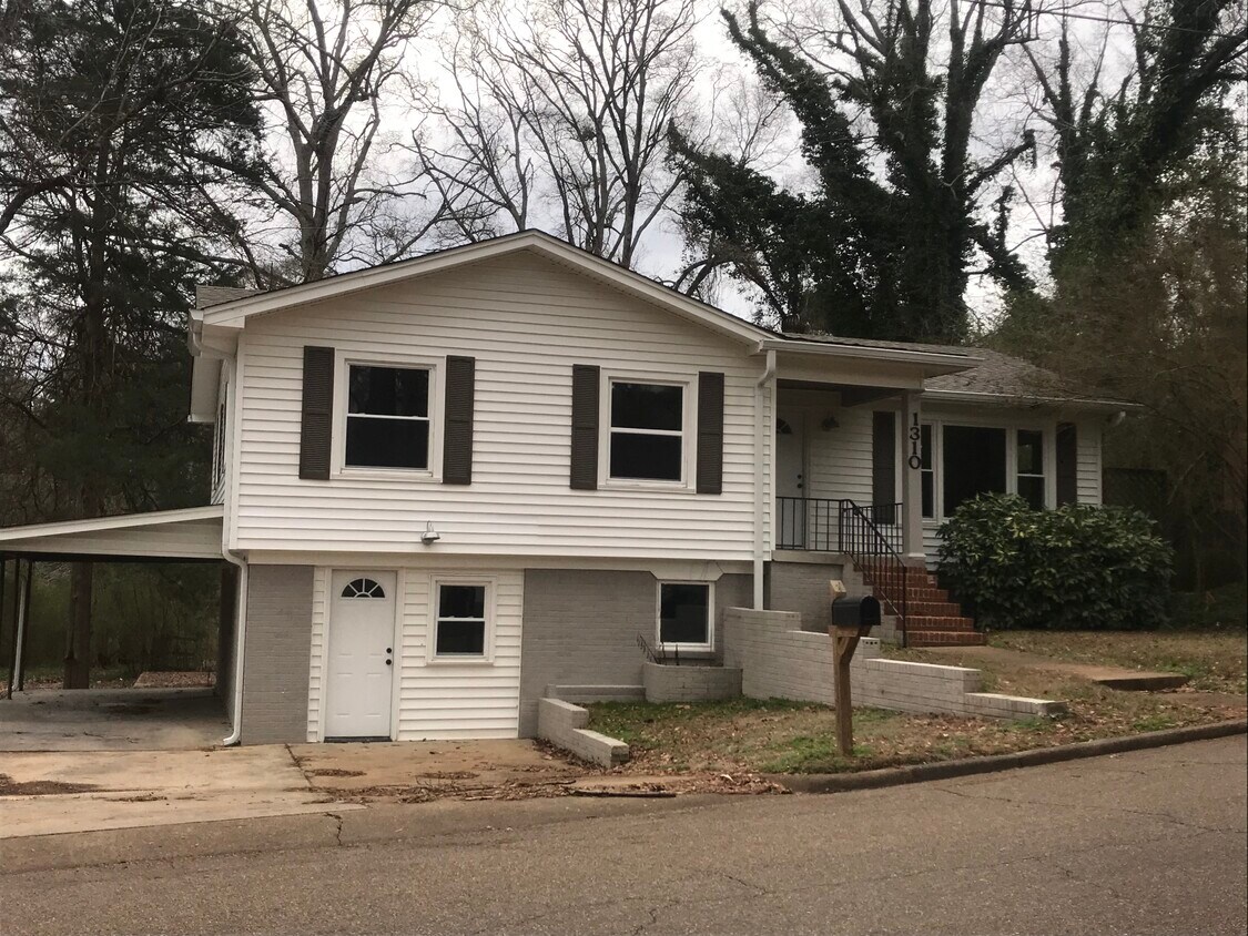Primary Photo - 1310 Beanland Dr