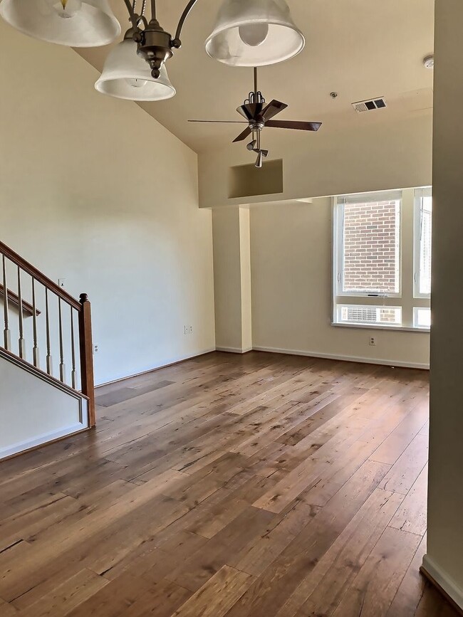 Building Photo - Bright and Spacious 1 Bedroom with separat...