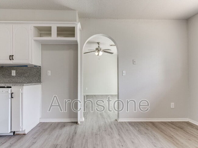 Building Photo - 4501 Meadowvale Dr
