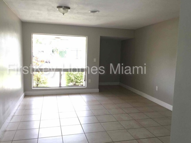 Foto del edificio - 5971 W Sunrise Blvd