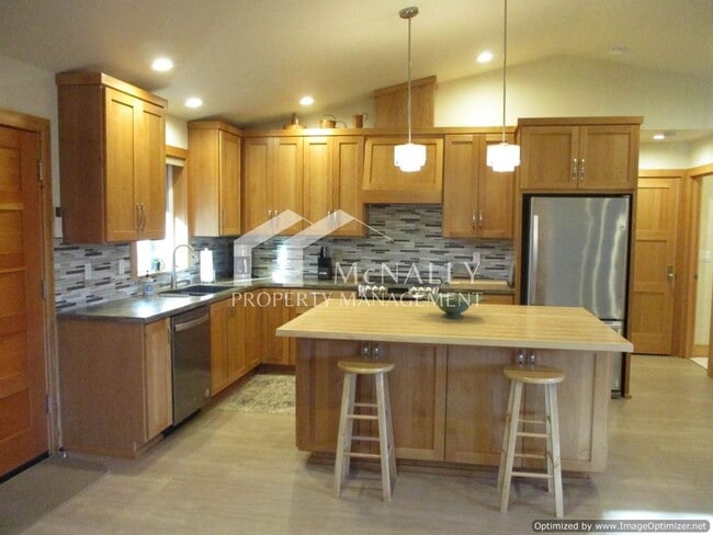 Building Photo - 4208 Forest Beach Dr NW