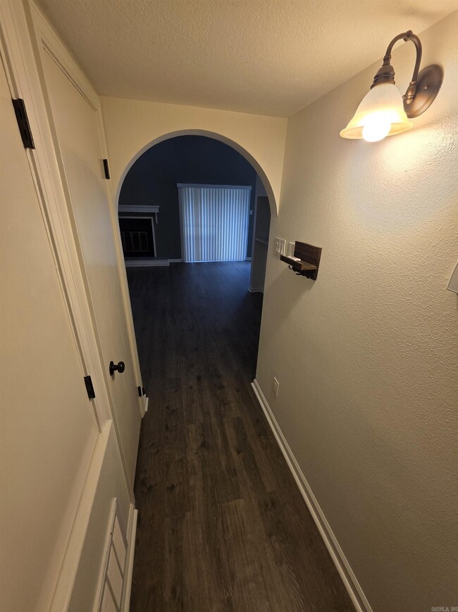 Building Photo - 301 Kings Row Dr