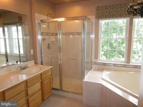 Building Photo - 11640 Fairfax Center Woods Tr