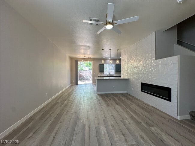 Building Photo - 2637 Heathrow St