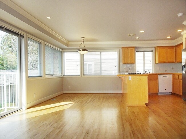 Building Photo - 3Bd/3.5Ba Seattle Townhome