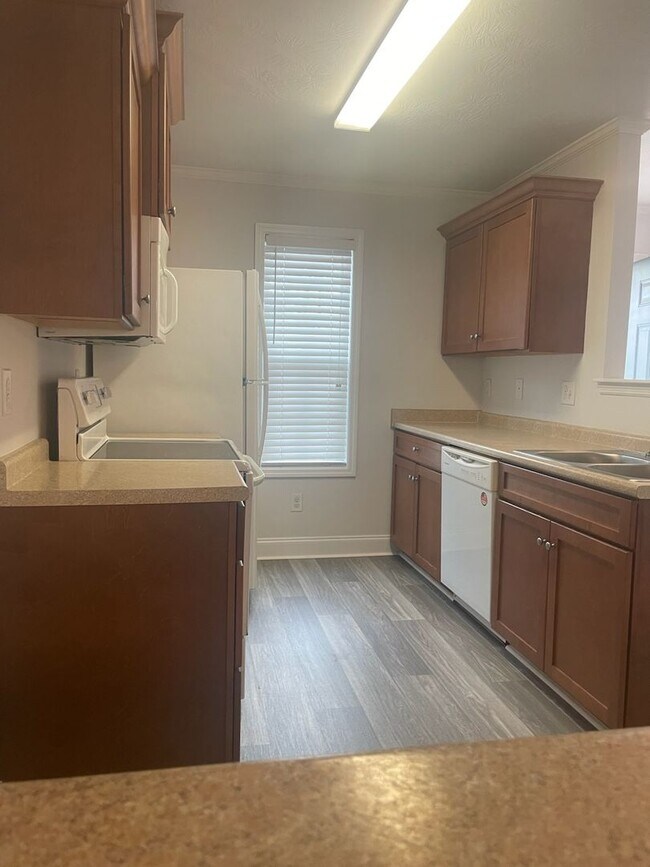 Foto del edificio - WEST AUGUSTA TOWNHOME CONVENIENT TO MEDICAL AND SCHOOLS