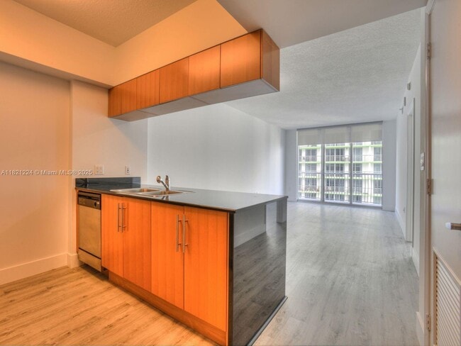 Building Photo - 1750 N Bayshore Dr
