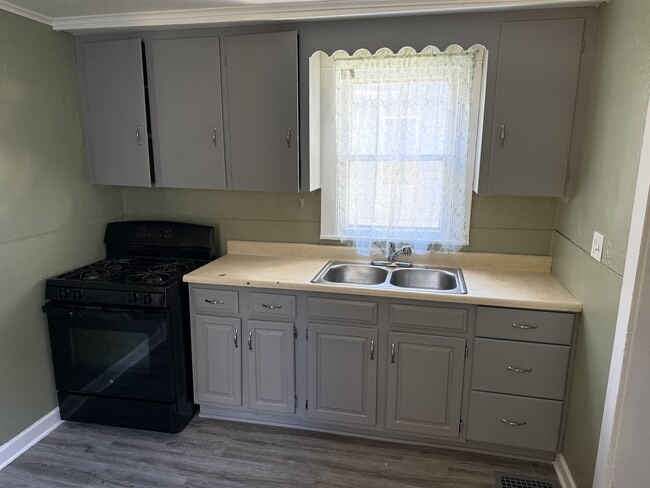 Building Photo - 365 Willis Ave