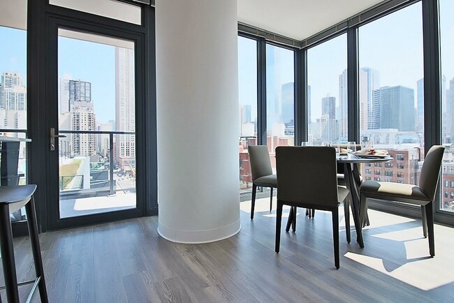 Building Photo - 631 N Wells St