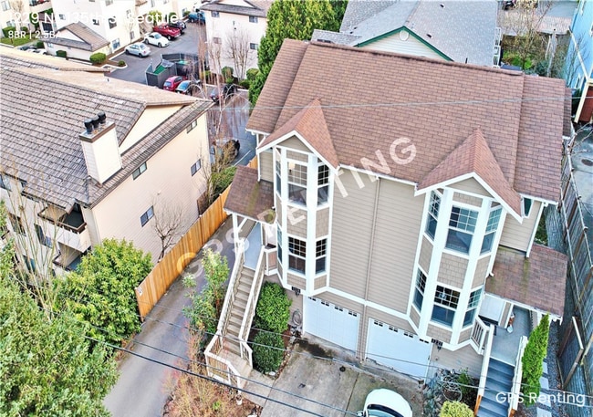 Building Photo - Prime Location For This 3 Bedroom Townhome!