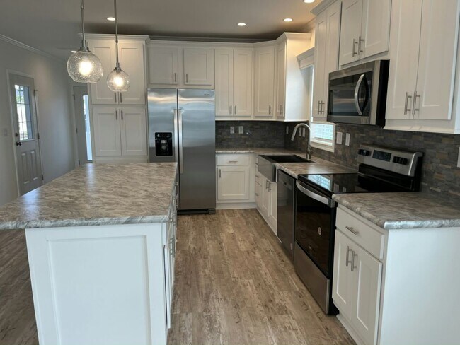 Foto del edificio - 420 Hidden Cove Rd