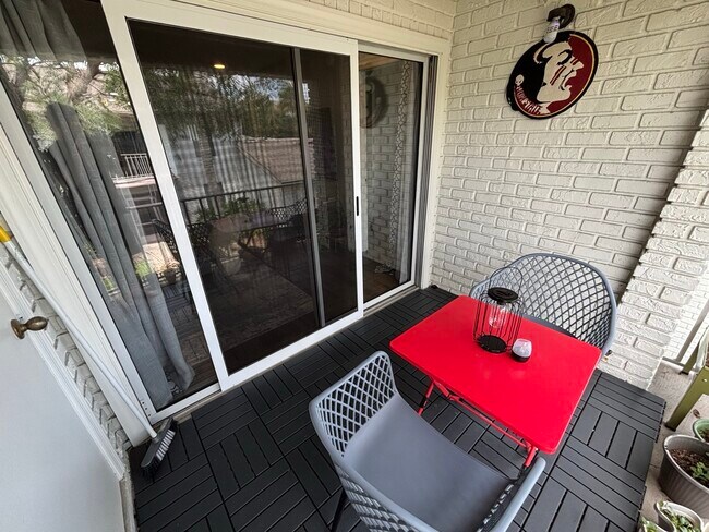 Vista del patio exterior - 2912 Plaza Terrace Dr