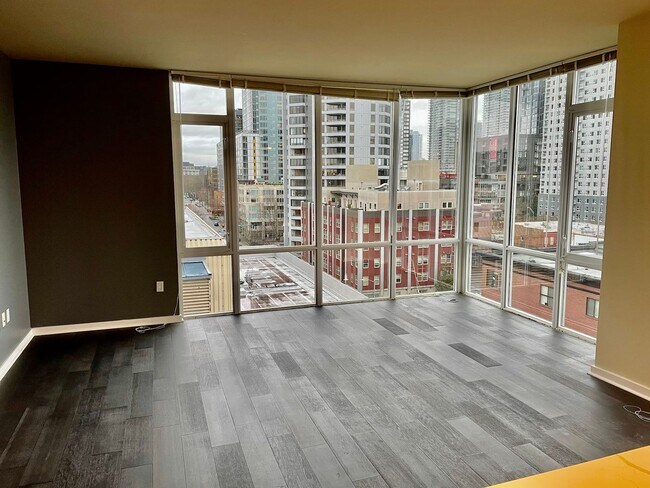 Foto del edificio - VIEWS Beautiful Completely Remodeled Penthouse