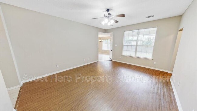 Foto del edificio - 134 Sterling St