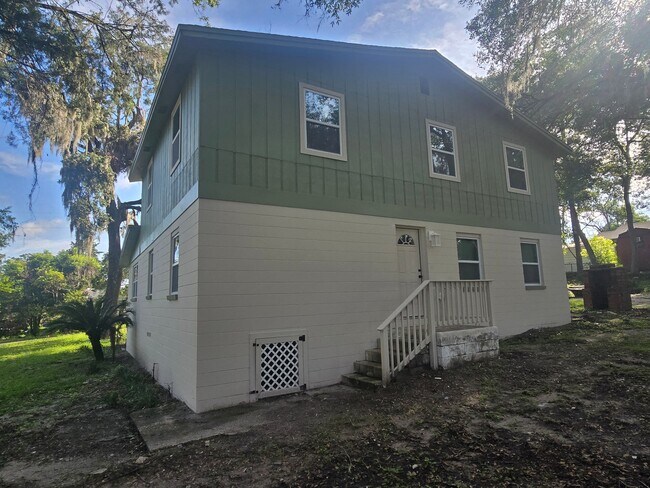 Foto del edificio - 9762 Bayview Ave