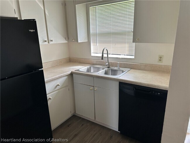 Foto del edificio - 5005 Manatee Dr