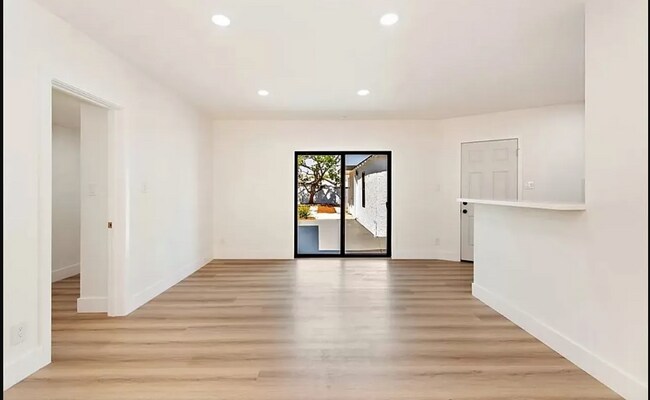 Foto del edificio - 7907 Satsuma Ave