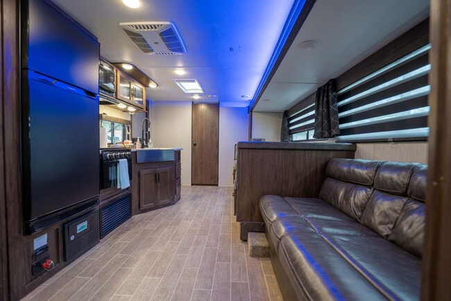 Building Photo - 1905 W St Louis St