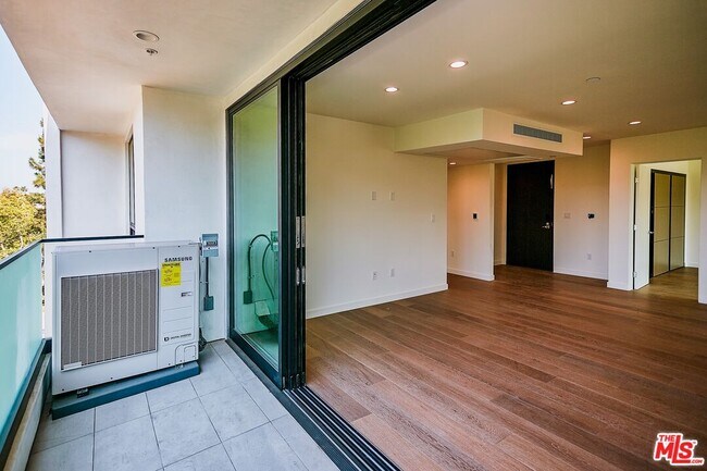 Foto del edificio - 328 N Maple Dr