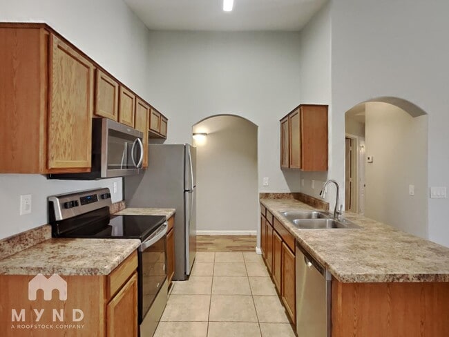 Building Photo - 40768 W Sanders Way