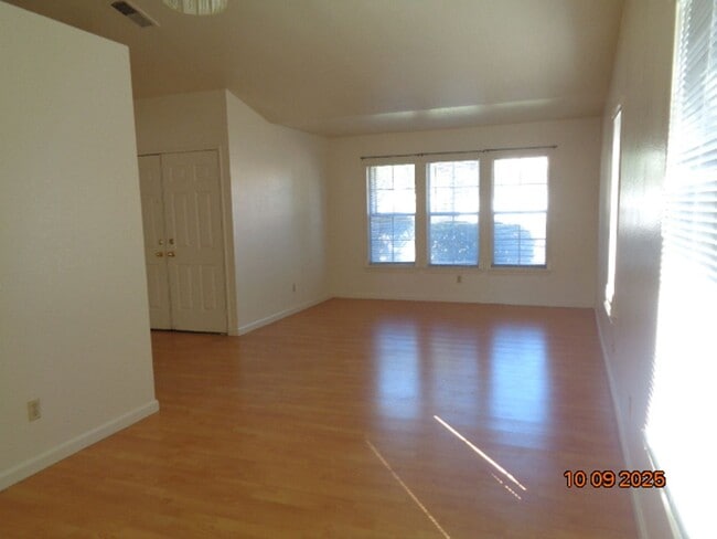 Foto del edificio - Nice One Story Offering 1524 sq. ft. Built...