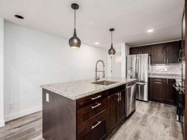 Building Photo - 3531 Sunset Dr