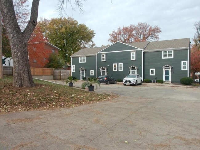 Foto del edificio - 909 W 41st Pl