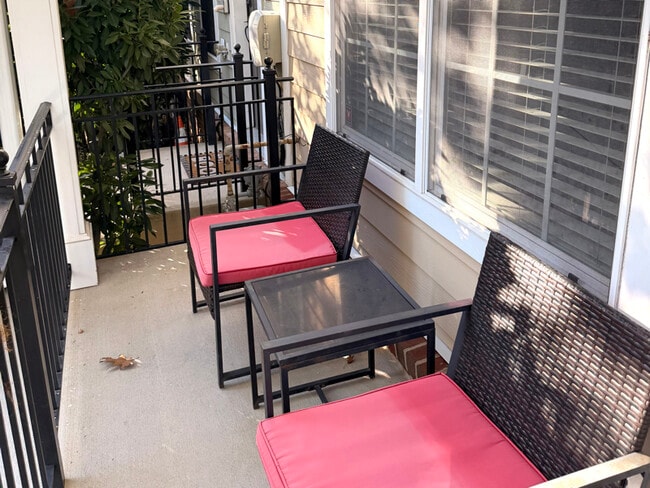 Photo - 81 Linden Pl Townhome