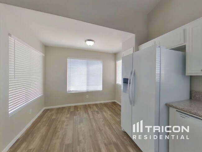 Foto del edificio - 523 Landra Ln