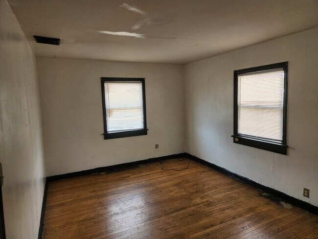 Foto del edificio - 122 Moffatt Ave
