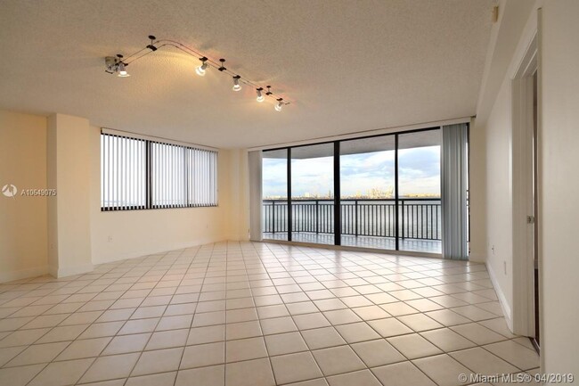 Foto del edificio - 540 Brickell Key Dr